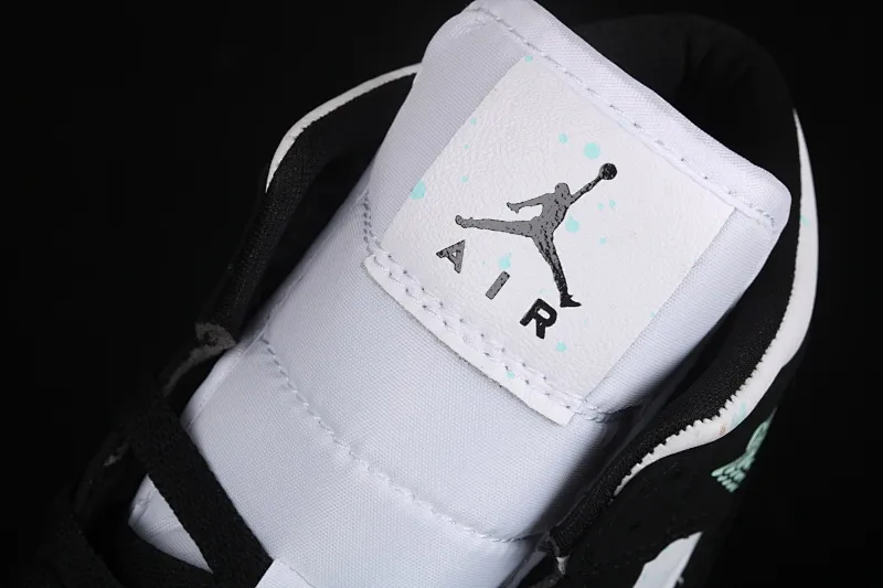 All categories Air Jordan Jordan series basketball shoes Air Jordan 1 Mid Air Jordan 1 Mid AJ1 Joe 1 black and white color luminous starry mid-top BQ6931-103